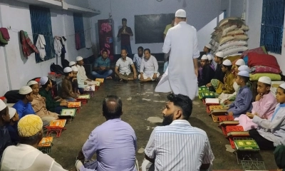 মাদ্রাসাছাত্রকে বেত্রাঘাত করায় প্রধান শিক্ষককে অবরুদ্ধ করে লাঞ্ছিত 
