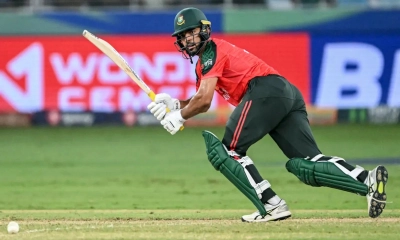 টপ অর্ডারের তিন ব্যাটারকে হারিয়ে চাপে বাংলাদেশ