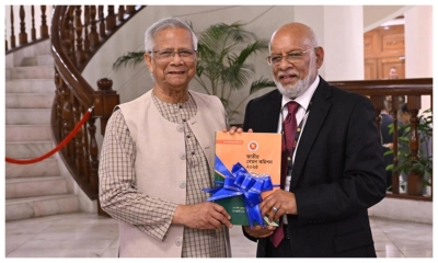 প্রধান উপদেষ্টার কাছে ‘নবম জাতীয় বেতন কমিশন’ প্রতিবেদন পেশ