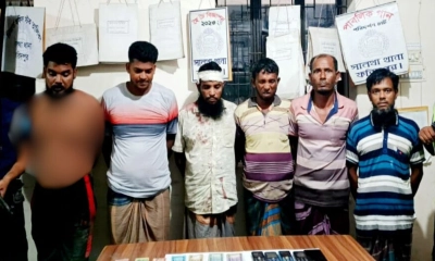 সালথায় জুয়ার আসর থেকে আটকরা। ছবি- রূপালী বাংলাদেশ