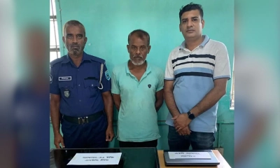 তবারক দেওয়ার কথা বলে শিক্ষিকার ঘরে শামীম, অতঃপর...