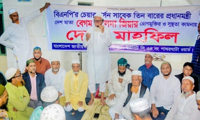 দোয়া মাফিলে বক্তব্য দেন চট্টগ্রাম-৯ আসনের বিএনপির কেন্দ্রীয় নির্বাহী কমিটির সদস্য আলহাজ্ব মো. শামসুল আলম । ছবি- রূপালী বাংলাদেশ