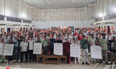 মাদক ও স্মার্টফোন আসক্তিকে শিক্ষার্থীদের লাল কার্ড