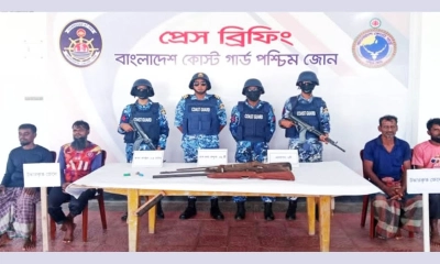 সুন্দরবনে ডাকাত জাহাঙ্গীর বাহিনীর আস্তানায় অস্ত্র-গোলাবারুদসহ জিম্মি থাকা ৪ জেলেকে উদ্ধার করেছে কোস্ট গার্ড। ছবি- রূপালী বাংলাদেশ