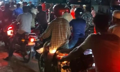 যুক্তরাষ্ট্র-ইরান যুদ্ধের প্রভাব, গুজবে সাতক্ষীরার পাম্পগুলোতে দীর্ঘ লাইন