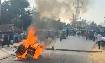 আহত ছাত্রদল নেতার মৃত্যুর প্রতিবাদে সড়ক অবরোধ