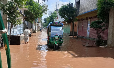 সাভার-আশুলিয়ায় সামান্য বৃষ্টিতেই সপ্তাহজুড়ে তলিয়ে থাকে সড়ক