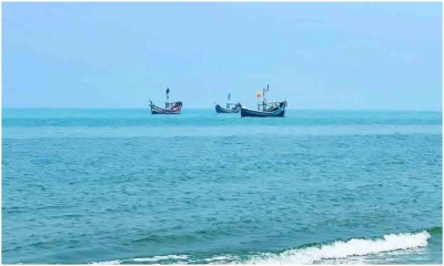  ট্রলারসহ মিয়ানমারের ১২২ জেলে আটক 