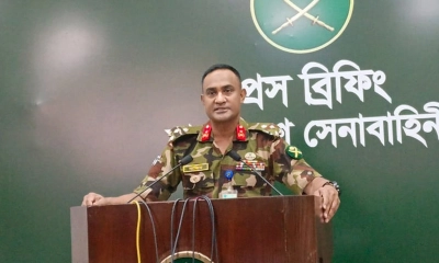 রাজনৈতিক কর্মীদের প্রশিক্ষণ দেওয়ার অভিযোগে হেফাজতে সেনা কর্মকর্তা