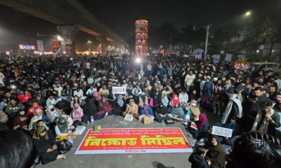জমায়েত বাড়ছে শাহবাগে, রাতভর থাকার ঘোষণা ইনকিলাব মঞ্চের