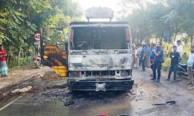 শরীয়তপুরে চিনির ট্রাকে আগুন দিল দুষ্কৃতকারীরা