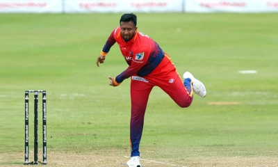 ব্যাটে-বলে অপ্রতিরোধ্য সাকিব