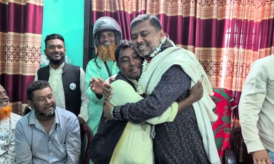 শিশির মনিরের হাতে ফুল দিয়ে বিএনপির ২ শতাধিক সমর্থকের জামায়াতে যোগদান