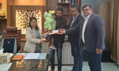সড়কের পাশে উদ্ধার হওয়া শিশুটির পাশে দাঁড়াল ‘স্বপ্ন’