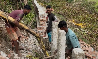 সড়ক নির্মাণে গাঁথুনির নিচে ব্যবহার হচ্ছে কলাগাছ!