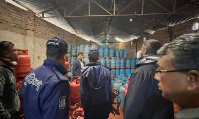 বেশি দামে গ্যাস সিলিন্ডার বিক্রি, এক লাখ টাকা জরিমানা
