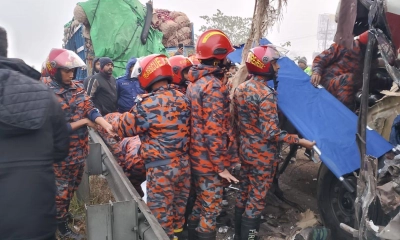 ঢাকা-মাওয়া এক্সপ্রেসওয়েতে বাস-ট্রাক সংঘর্ষ, যাত্রী নিহত