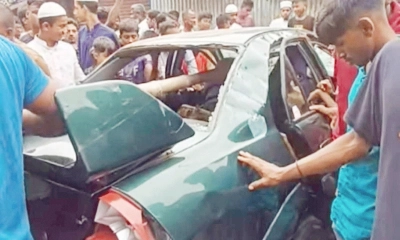 দোকানে ঢুকে পড়া গাড়ি।     ছবি- সংগৃহীত