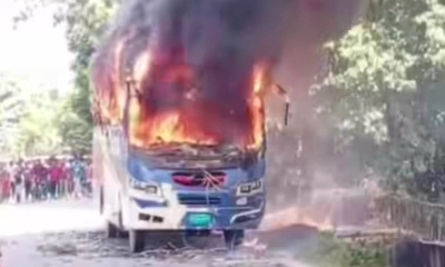 বাসচাপায় কিশোর নিহতের ঘটনায় বাসে আগুন ধরিয়ে দিল বিক্ষুব্ধ জনতা