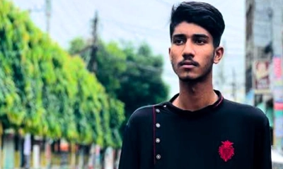 প্রকাশ্য দিবালোকে কলেজছাত্রকে কুপিয়ে হত্যা
