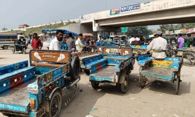 রায়গঞ্জের সড়ক দখল করে অবৈধ দোকান, বাড়ছে যানজট