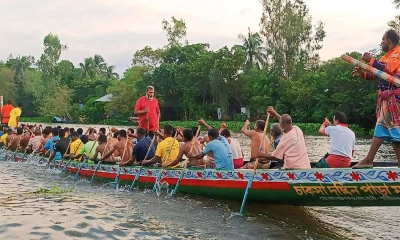 চাকসা দক্ষিণপাড়া ‘মায়ের দোয়া’ নামের বাইচের নৌকা। ছবি- রূপালী বাংলাদেশ