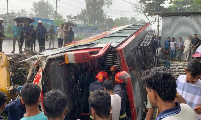 সীতাকুণ্ডে যাত্রীবাহী বাস খাদে পড়ে নিহত ১
