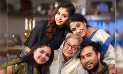 ‘সম্পর্কের গল্প’ দেখে কাঁদছেন দর্শকরা