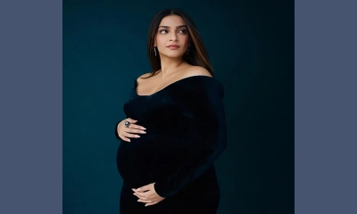 বেবিবাম্প নিয়ে প্রকাশ্যে সোনম কাপুর