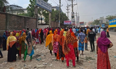 গাজীপুরে শ্রমিকদের অবরোধ, টিয়ারশেল–রাবার বুলেট নিক্ষেপ