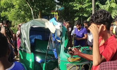 দুর্ঘটনা কবলিত সিএনজি।  ছবি- সংগৃহীত