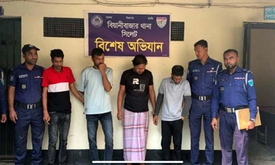 যাত্রীবেশে সিএনজি ছিনতাই, গ্রেপ্তার ৪