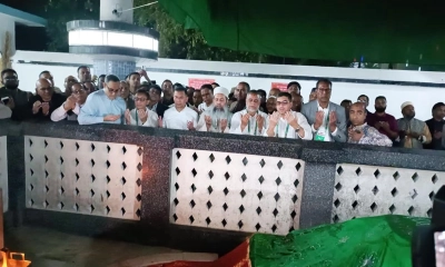 সিলেটে মাজার জিয়ারত করলেন তারেক রহমান