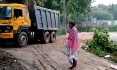 বিয়ানীবাজারে ফসলি জমির মাটি কেটে রমরমা ব্যবসা
