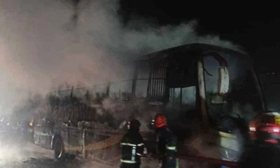 চলন্ত বাসে আগুন, অল্পের জন্য রক্ষা পেলেন যাত্রীরা
