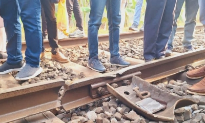 রেললাইন ভেঙে যাওয়ায় দেরিতে ছাড়ল সিল্কসিটি এক্সপ্রেস ট্রেন