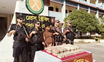 ইয়াবাসহ আটক ওমর ছিদ্দিক। ছবি- রূপালী বাংলাদেশ