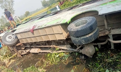 মধুপুরে বাস নিয়ন্ত্রণ হারিয়ে পুকুরে, শিশুর মৃত্যু