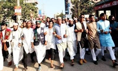 হাদি হত্যার প্রতিবাদে গর্জে উঠল কিশোরগঞ্জ