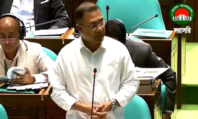 লাইনে না দাঁড়িয়েও তেল পাবেন জরুরি সেবায় নিয়োজিতরা: প্রধানমন্ত্রী