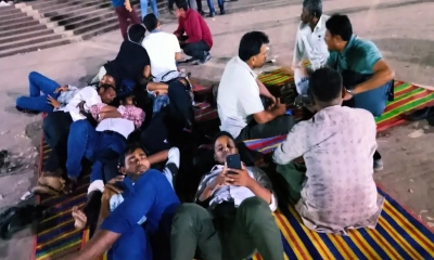 দাবি আদায়ে শহীদ মিনারে রাত্রিযাপন শিক্ষকদের, ভোর থেকে কর্মবিরতি