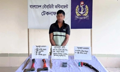 টেকনাফে নৌবাহিনীর অভিযানে অস্ত্রসহ ডাকাত আটক