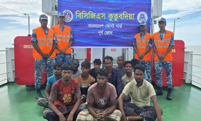 গভীর সমুদ্র থেকে ১১ জেলেকে উদ্ধার করল কোস্টগার্ড