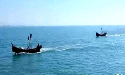 বঙ্গোপসাগরে ট্রলার ভাসছে। ছবি- রূপালী বাংলাদেশ