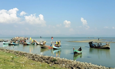 মাছ শিকারে যেতে ভয় পাচ্ছেন টেকনাফের জেলেরা