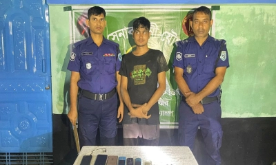 ঠাকুরগাঁওয়ে যৌথবাহিনীর অভিযানে মাদক ব্যবসায়ী গ্রেপ্তার