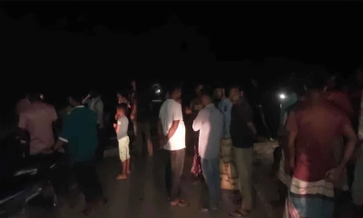 প্রতিবেশীরা ডাকাডাকি করলে ঘরের ভেতর লাশ পড়ে থাকতে দেখেন এবং পুলিশে খবর দেন।       ছবি- সংগৃহীত