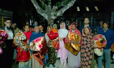 রাতের আঁধারে কম্বল নিয়ে শীতার্তদের পাশে ঠাকুরগাঁওয়ের ডিসি