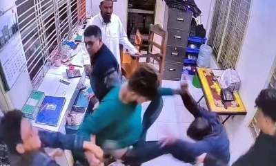 সপ্তম চীন মৈত্রী সেতুর টোলপ্লাজায় হামলা চালাচ্ছে অজ্ঞাত যুবকরা