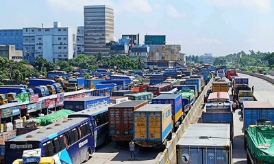 ঢাকা-চট্টগ্রাম মহাসড়কে দীর্ঘ যানজট